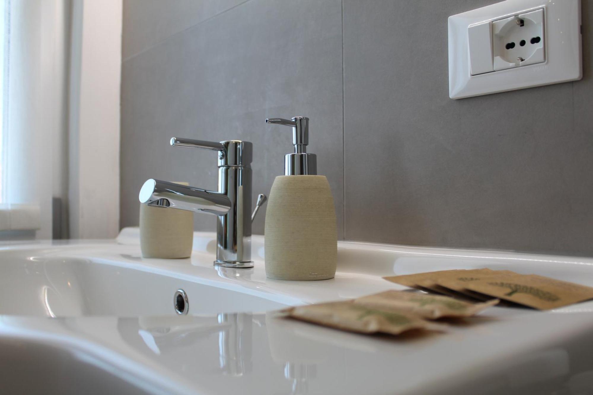 Villa Forte Salvi - Rooms Peschiera del Garda Ngoại thất bức ảnh